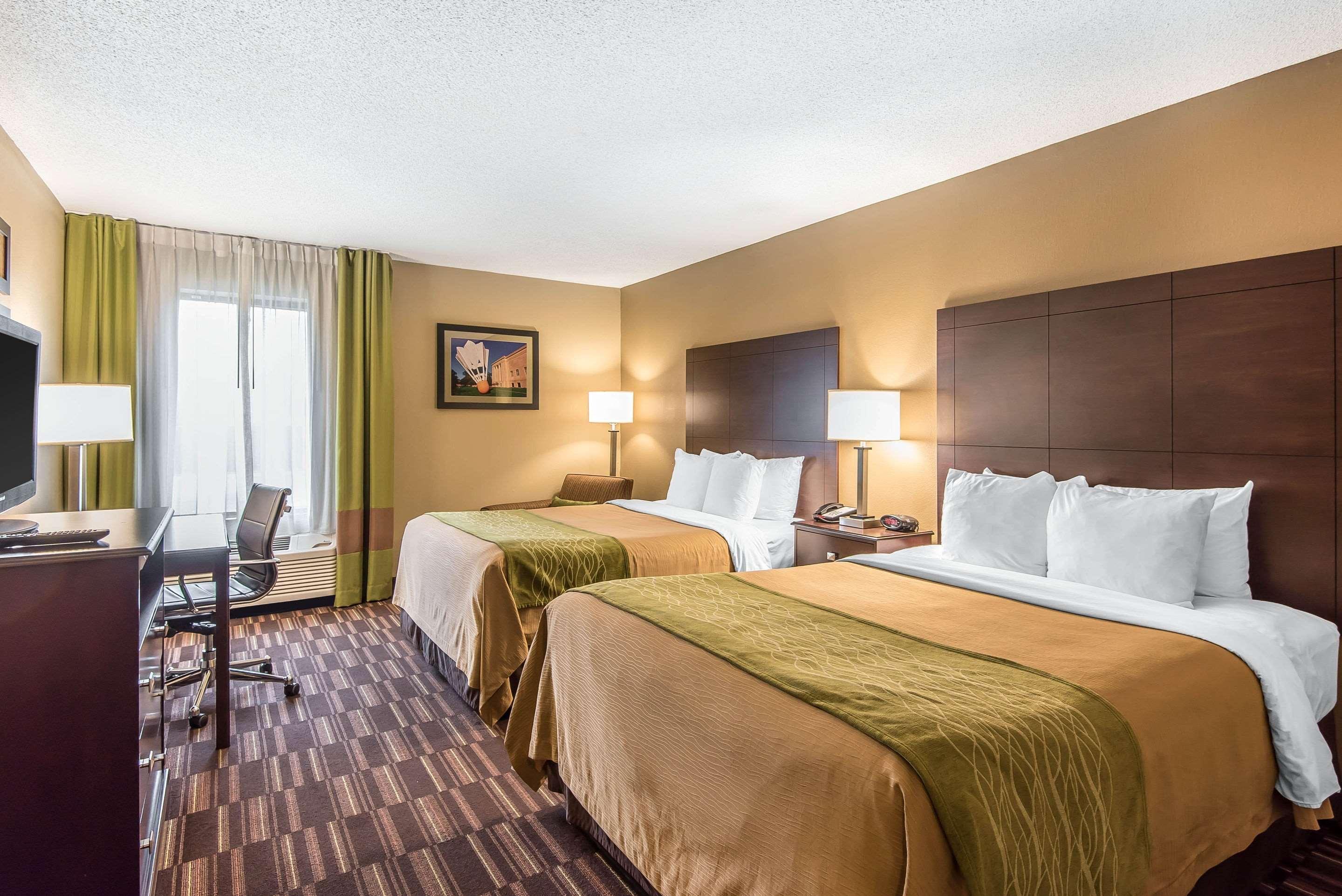 Comfort Inn & Suites Kansas City - Northeast Екстер'єр фото