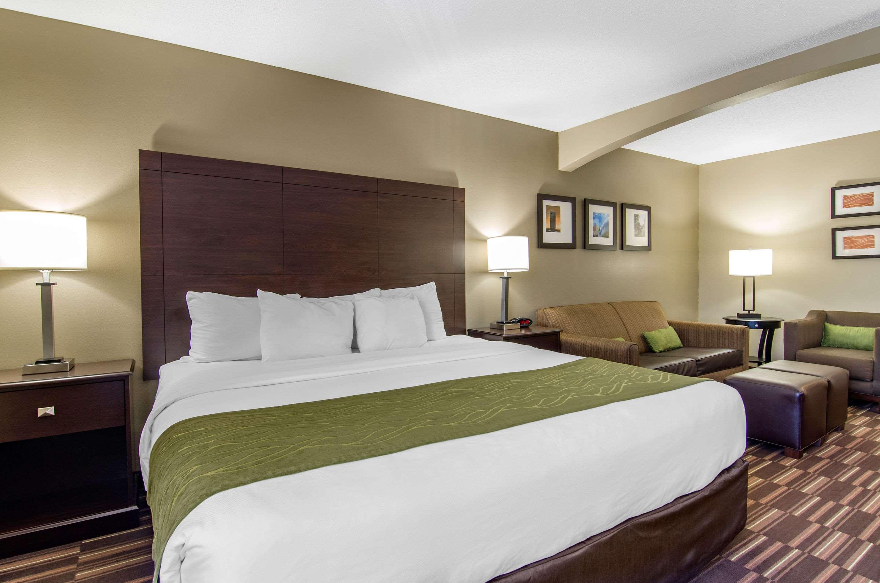 Comfort Inn & Suites Kansas City - Northeast Екстер'єр фото
