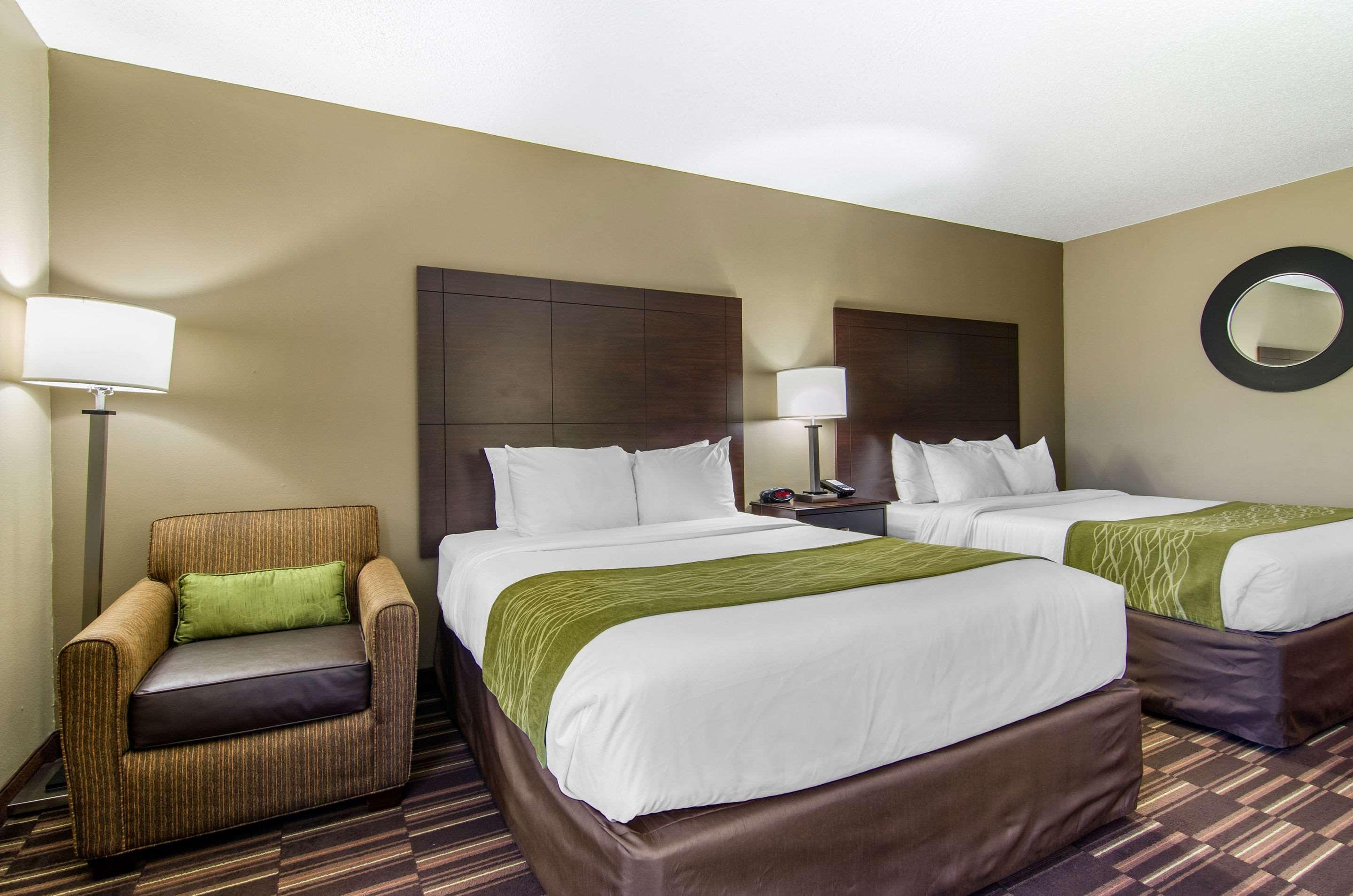 Comfort Inn & Suites Kansas City - Northeast Екстер'єр фото