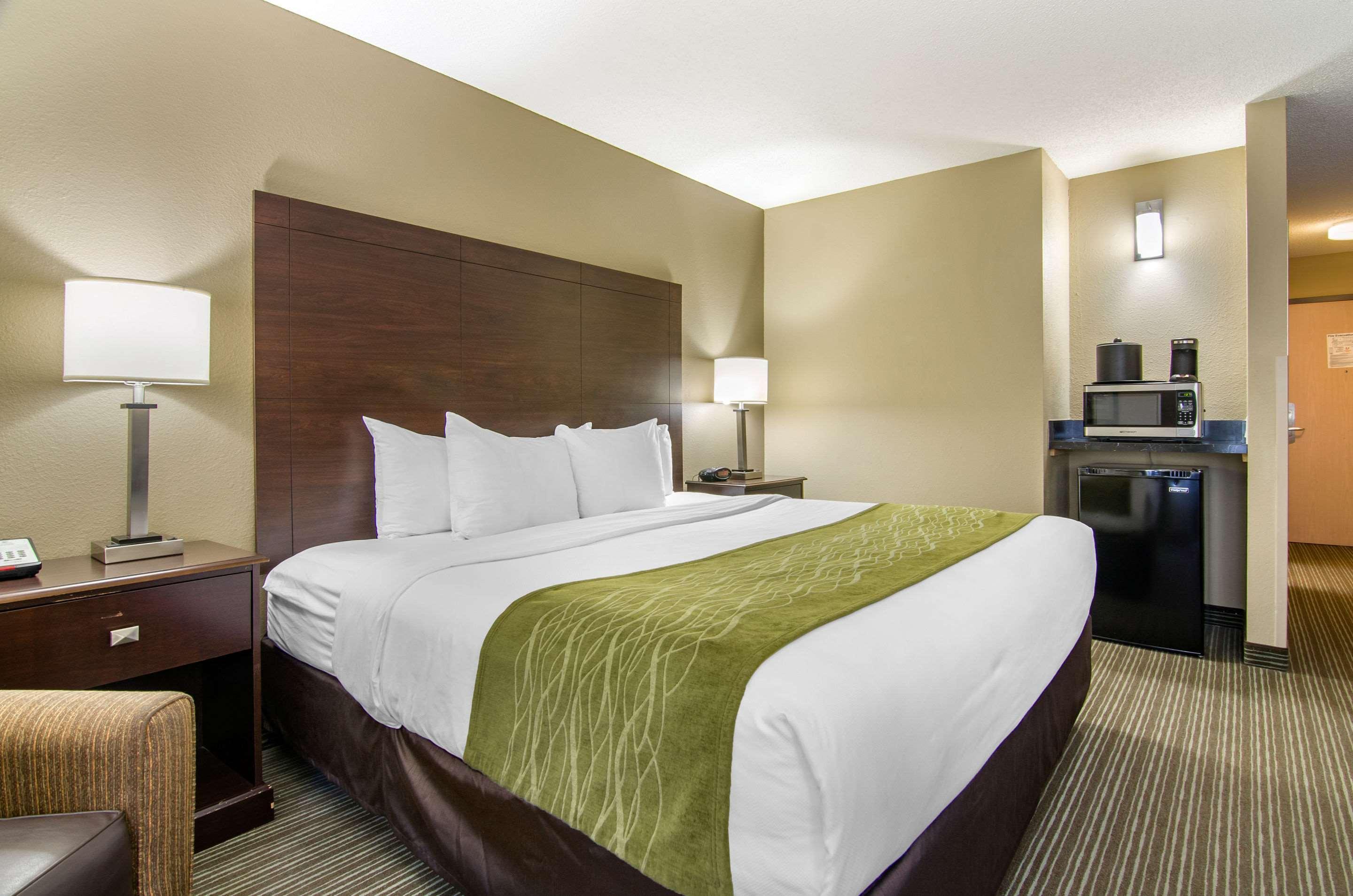 Comfort Inn & Suites Kansas City - Northeast Екстер'єр фото