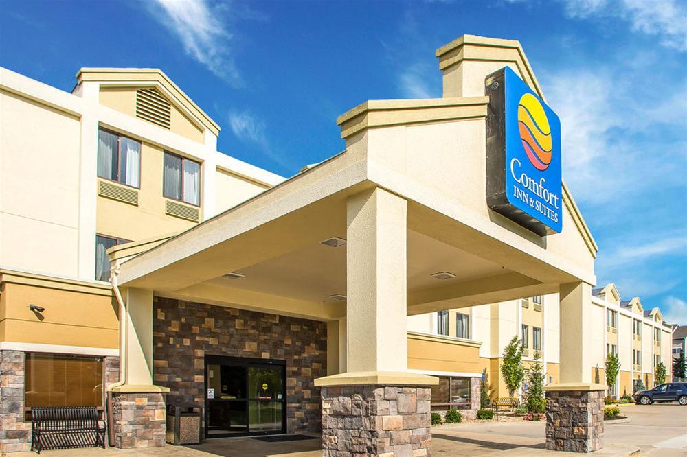Comfort Inn & Suites Kansas City - Northeast Екстер'єр фото