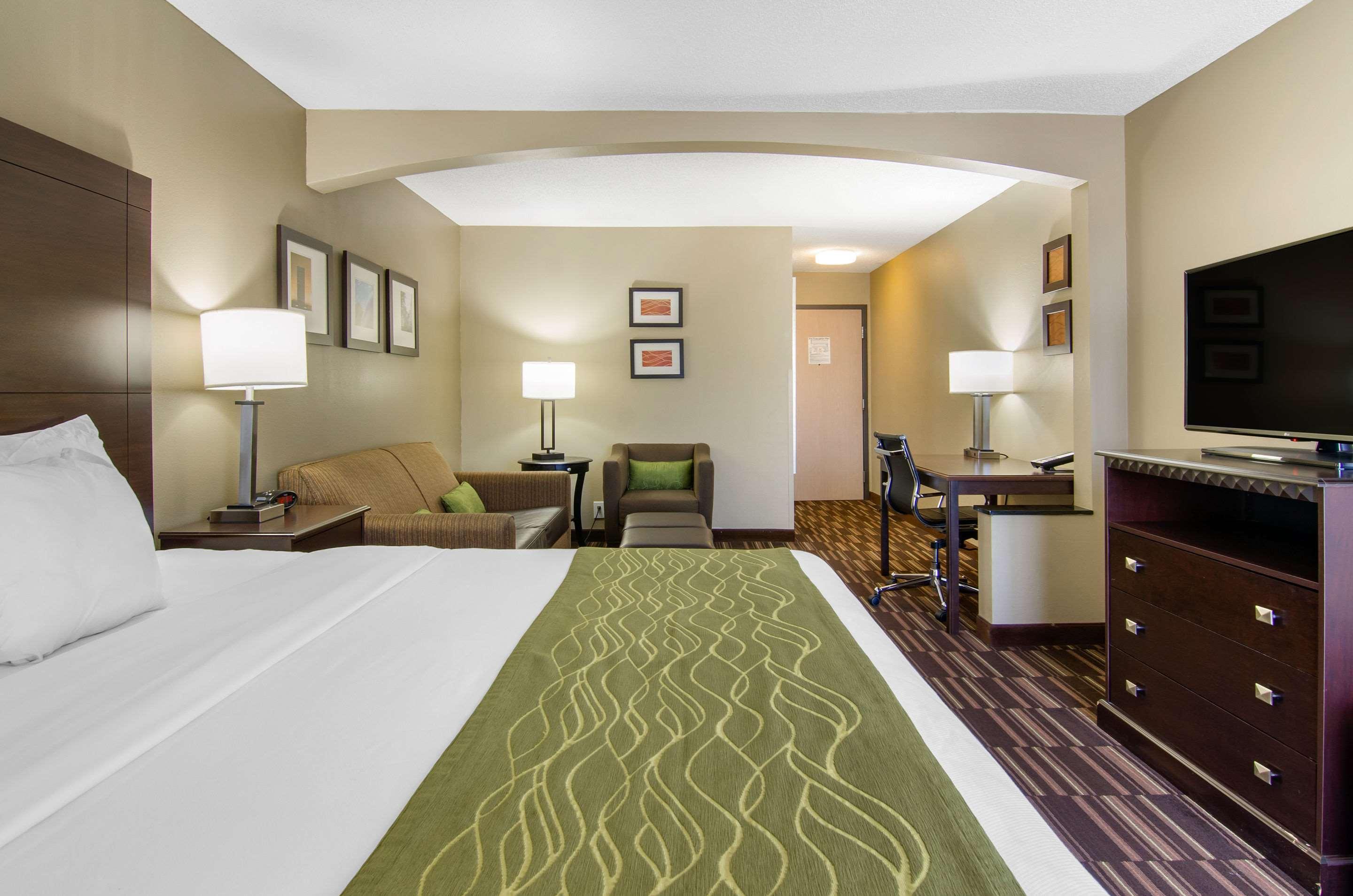 Comfort Inn & Suites Kansas City - Northeast Екстер'єр фото
