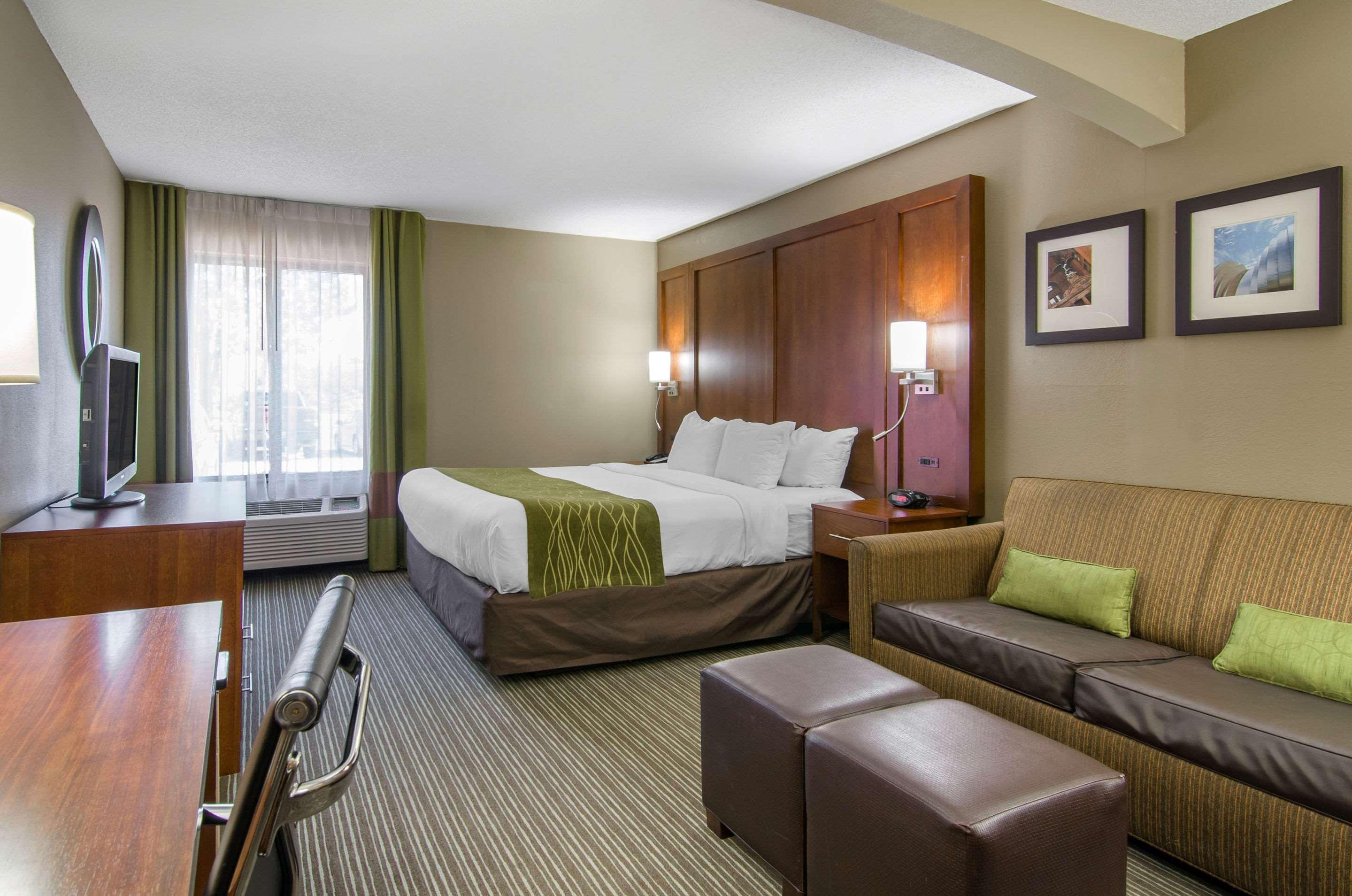Comfort Inn & Suites Kansas City - Northeast Екстер'єр фото